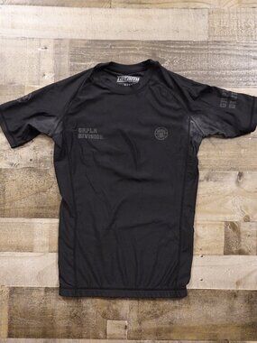 Tatami Fightwear Grplr Division Rash Guard Men's XS Black Short Sleeve BJJ MMA